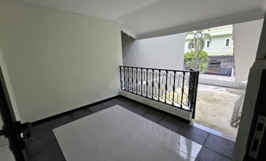 Disewakan rumah bisa untuk usaha lokasi strategis dekat restoran central dan dekat dapur coklat Tomang (jak-bar)