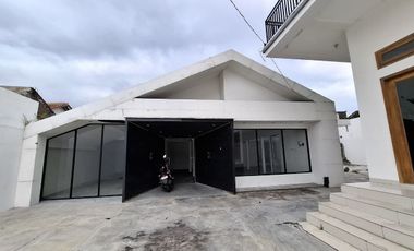 Rumah 3 lantai plus gudang di kadipiro banjarsari solo kota