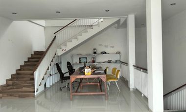 Rumah 3 lantai plus gudang di kadipiro banjarsari solo kota