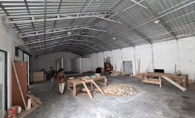 Rumah 3 lantai plus gudang di kadipiro banjarsari solo kota