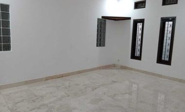 DISEWAKAN RUMAH DI CIREBON MENTENG JAKARTA SELATAN