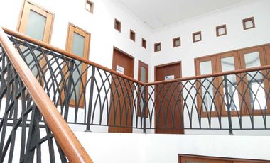 DISEWAKAN RUMAH DI CIREBON MENTENG JAKARTA SELATAN