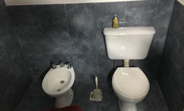 VENTA - Casa 2 dormitorios, cochera, parque y piscina - Alvarez, Santa Fe.