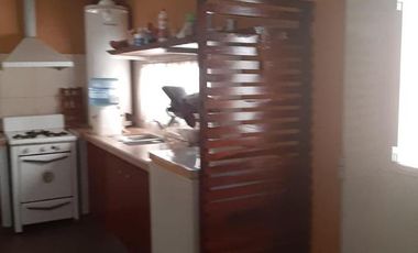 VENTA - Casa 2 dormitorios, cochera, parque y piscina - Alvarez, Santa Fe.