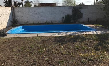 VENTA - Casa 2 dormitorios, cochera, parque y piscina - Alvarez, Santa Fe.