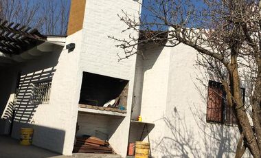 VENTA - Casa 2 dormitorios, cochera, parque y piscina - Alvarez, Santa Fe.