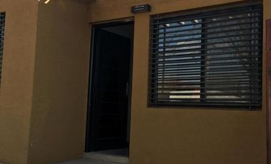 VENTA - Casa 2 dormitorios, cochera, parque y piscina - Alvarez, Santa Fe.