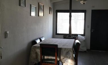 VENTA - Casa 2 dormitorios, cochera, parque y piscina - Alvarez, Santa Fe.