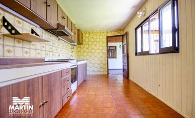 Casa en venta apta crédito. 5 amb con jardín y jardín de invierno en Olivos