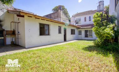 Casa en venta apta crédito. 5 amb con jardín y jardín de invierno en Olivos