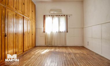 Casa en venta apta crédito. 5 amb con jardín y jardín de invierno en Olivos