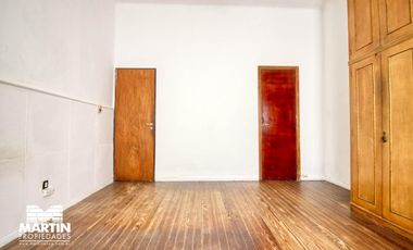 Casa en venta apta crédito. 5 amb con jardín y jardín de invierno en Olivos