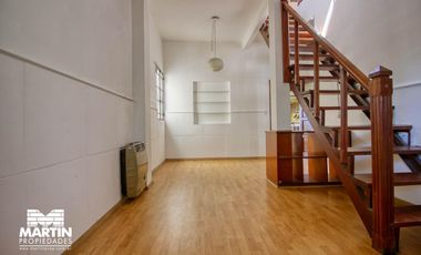 Casa en venta apta crédito. 5 amb con jardín y jardín de invierno en Olivos