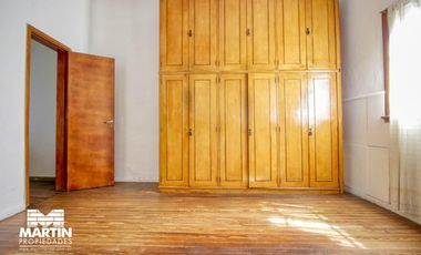 Casa en venta apta crédito. 5 amb con jardín y jardín de invierno en Olivos