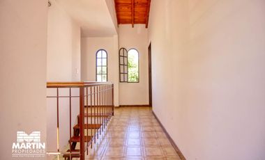 Casa en venta apta crédito. 5 amb con jardín y jardín de invierno en Olivos