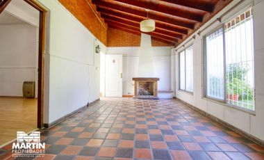 Casa en venta apta crédito. 5 amb con jardín y jardín de invierno en Olivos