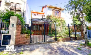 Casa en venta apta crédito. 5 amb con jardín y jardín de invierno en Olivos