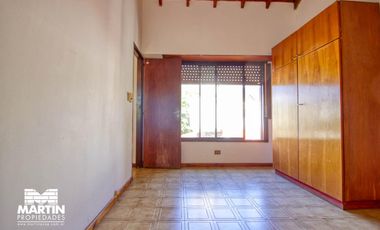 Casa en venta apta crédito. 5 amb con jardín y jardín de invierno en Olivos