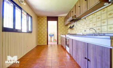 Casa en venta apta crédito. 5 amb con jardín y jardín de invierno en Olivos