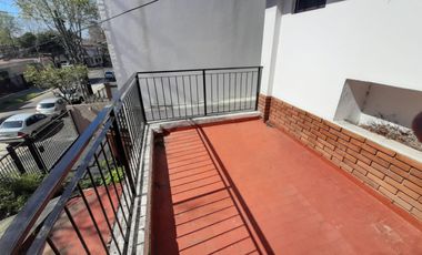 Casa en venta apta crédito. 5 amb con jardín y jardín de invierno en Olivos