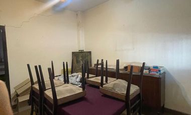 Casa en venta de 3 ambientes con patio y quincho con dormitorio y cocina -Wilde