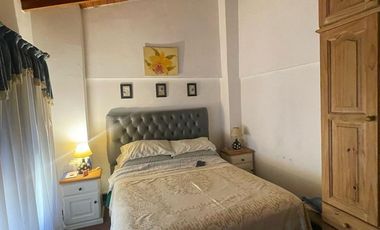 Casa en venta de 3 ambientes con patio y quincho con dormitorio y cocina -Wilde