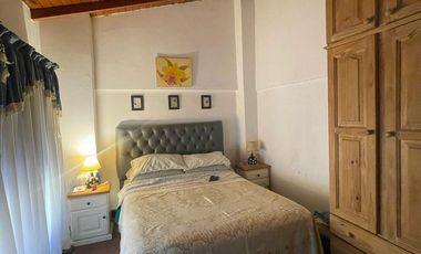 Casa en venta de 3 ambientes con patio y quincho con dormitorio y cocina -Wilde