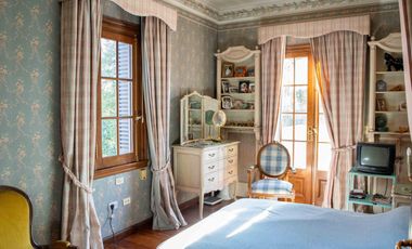 Casa de  6 ambientes con cochera y dependencia en venta en Vicente Lopez