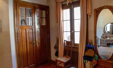 Casa de  6 ambientes con cochera y dependencia en venta en Vicente Lopez