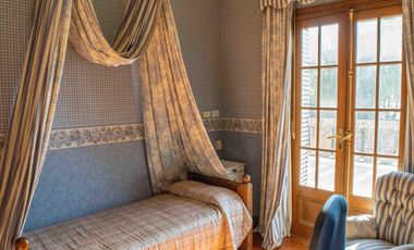 Casa de  6 ambientes con cochera y dependencia en venta en Vicente Lopez