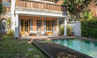 Casa de  6 ambientes con cochera y dependencia en venta en Vicente Lopez