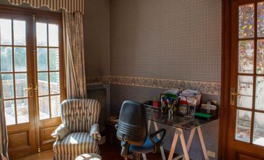 Casa de  6 ambientes con cochera y dependencia en venta en Vicente Lopez