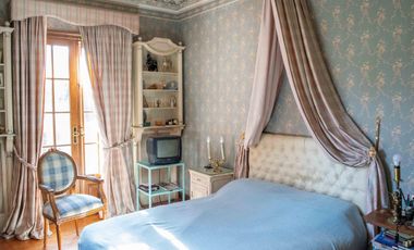 Casa de  6 ambientes con cochera y dependencia en venta en Vicente Lopez