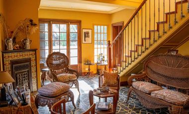 Casa de  6 ambientes con cochera y dependencia en venta en Vicente Lopez