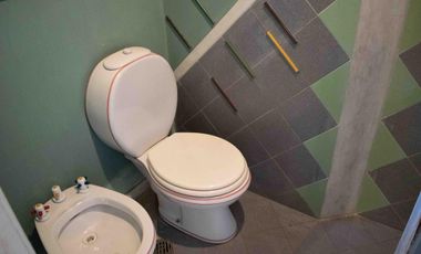 Casa de  6 ambientes con cochera y dependencia en venta en Vicente Lopez