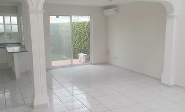 CASA EN VENTA O RENTA EN COTO SAN NICOLAS AL PONIENTE DE AGUASCALIENTES