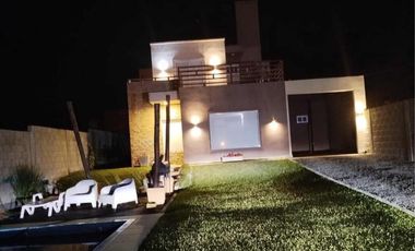 Casa en venta - 4 Dormitorios 2 Baños - Cocheras - 160Mts2 - Entre Ríos