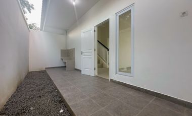 DIJUAL RUMAH 2 LANTAI DISUNGGUMINASA SAMPING KANTOR BUPATI GOWA