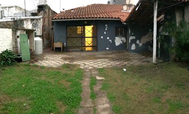 Casa en venta - 2 Dormitorios 1 Baño - Cocheras - 256Mts2 - Berazategui