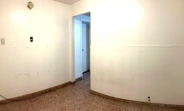 Casa en venta - 2 Dormitorios 1 Baño - Cocheras - 256Mts2 - Berazategui