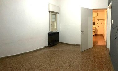 Casa en venta - 2 Dormitorios 1 Baño - Cocheras - 256Mts2 - Berazategui