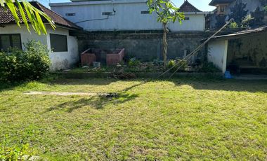 DISEWAKAN VILLA PERLU RENOVASI,LOKASI SENTRAL SEMINYAK