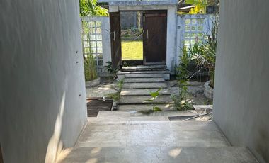 DISEWAKAN VILLA PERLU RENOVASI,LOKASI SENTRAL SEMINYAK