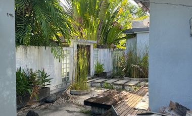 DISEWAKAN VILLA PERLU RENOVASI,LOKASI SENTRAL SEMINYAK