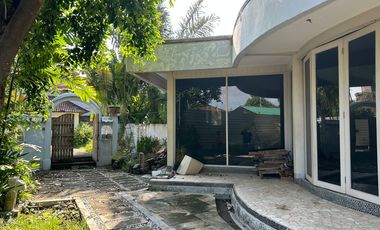 DISEWAKAN VILLA PERLU RENOVASI,LOKASI SENTRAL SEMINYAK
