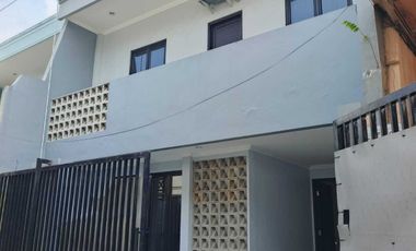 Disewakan Rumah 2 lantai di Kayu Putih