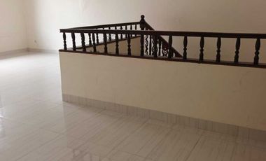 Disewakan Rumah 2 lantai di Kayu Putih