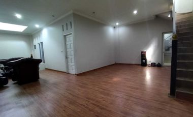 Rumah 2 tingkat di Ciplak Kalimalang