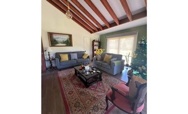 VENDE casa en sector Las Mariposas, Temuco.