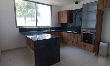 Casa en renta en Provenza Coto Sur